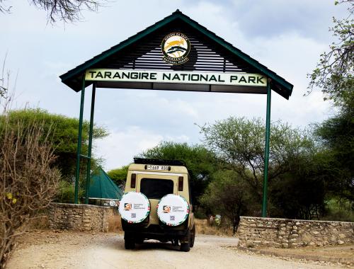 Tanzania Safari Specialist Guide with Travellers at Serengeti National Park