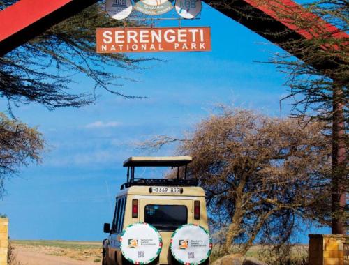 Tanzania Safari Specialist Guide with Travellers at Serengeti National Park